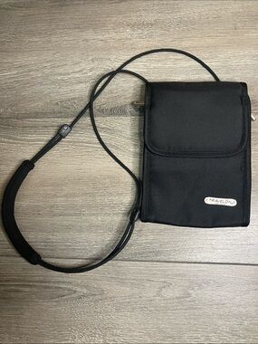 Travelon RFID Blocking Anti-Theft Unisex Neck Wallet 42220 Black